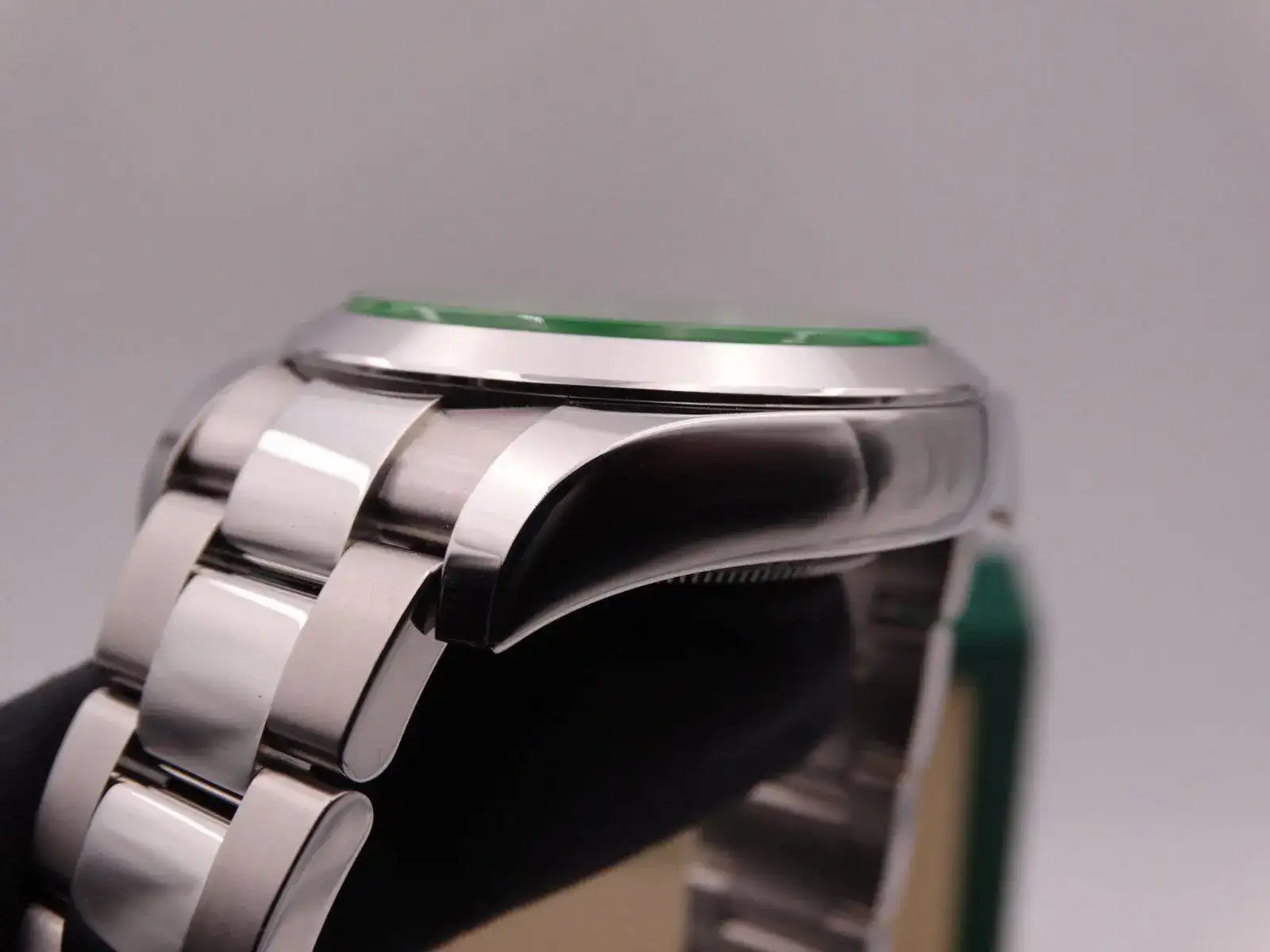 rolex milgauss green 116400gv 9251.webp