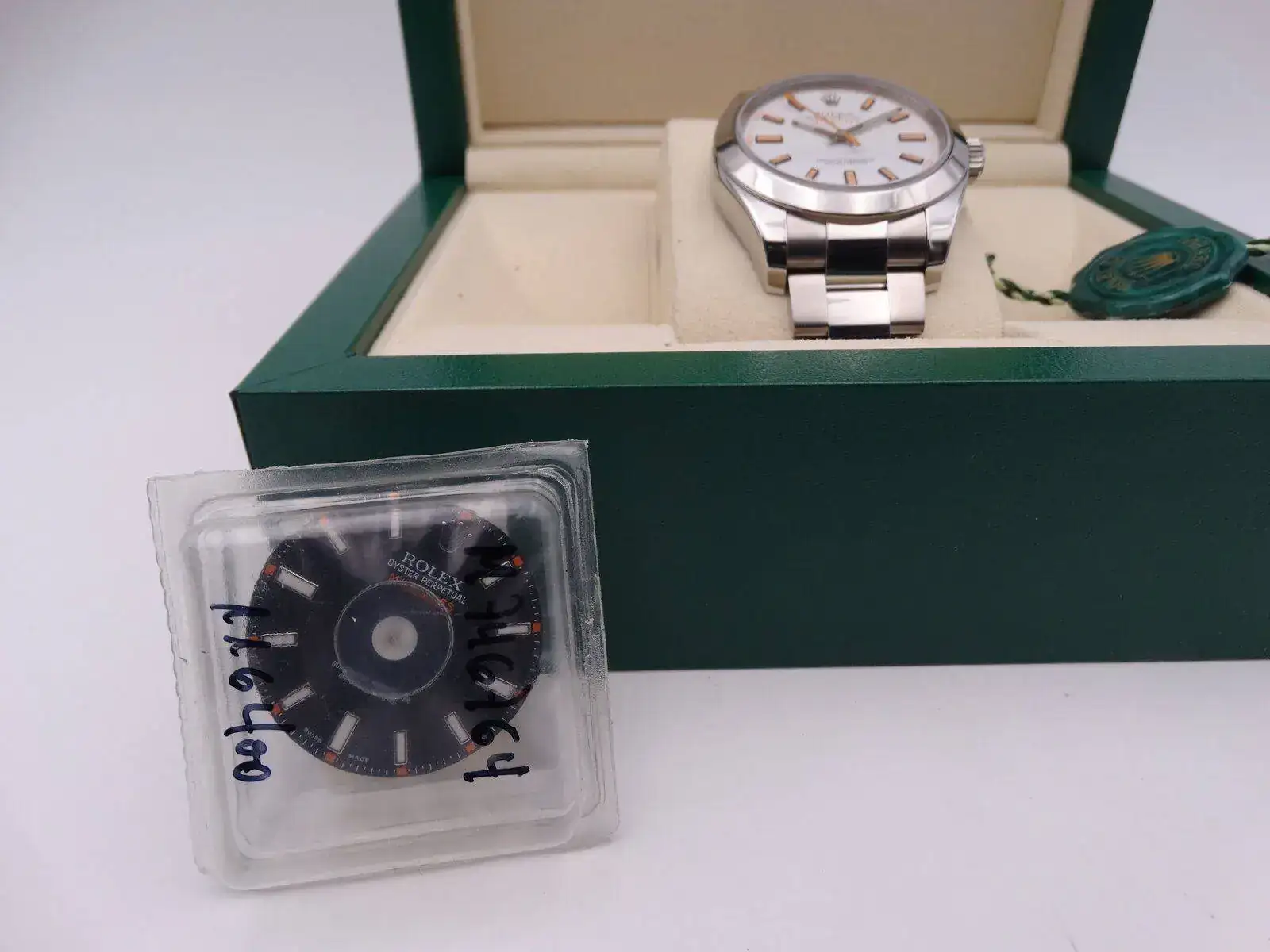 Rolex Milgauss White 116400  05679.webp