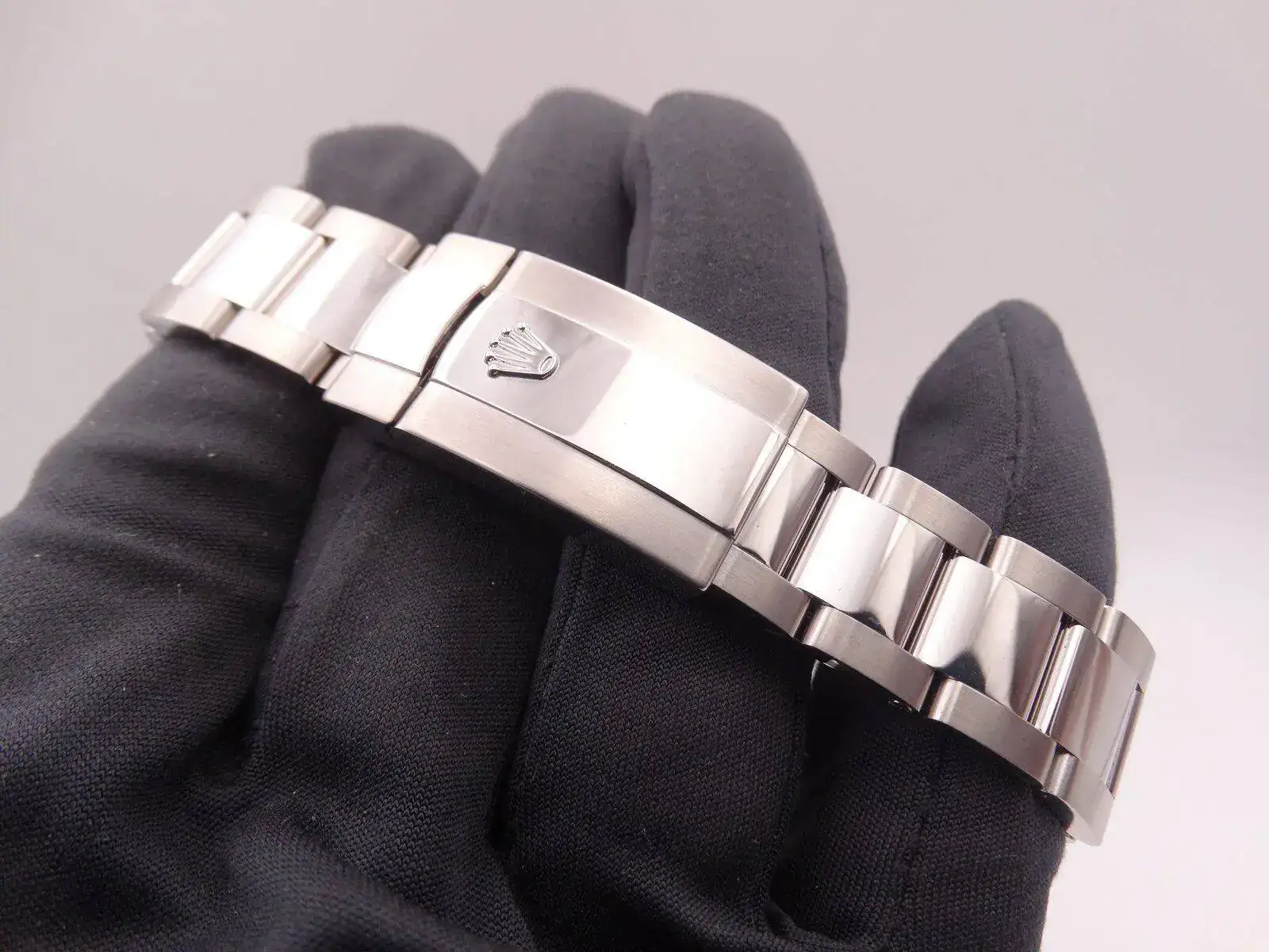 Rolex Milgauss White 116400  05690.webp