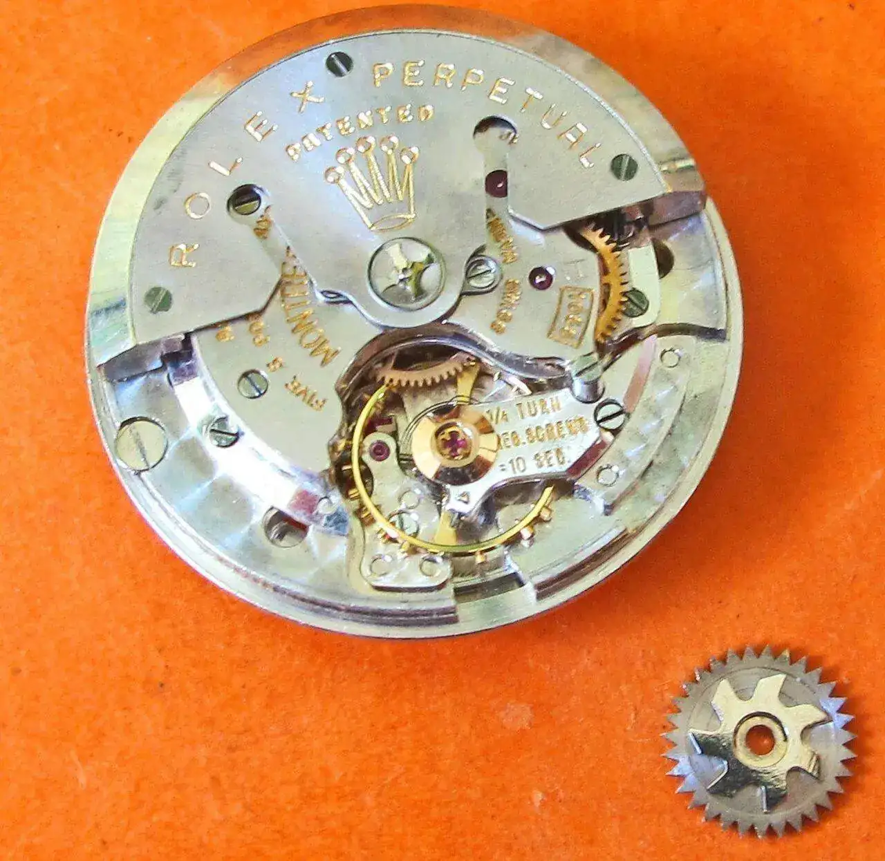 rolex-mouvement-1560-calibre-papillon-automatique-5512.jpg