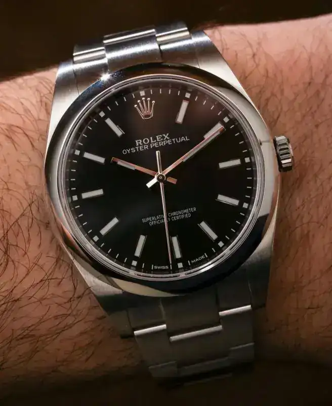 Rolex-Oyster-Perpetual-39-114300-watch-16.webp