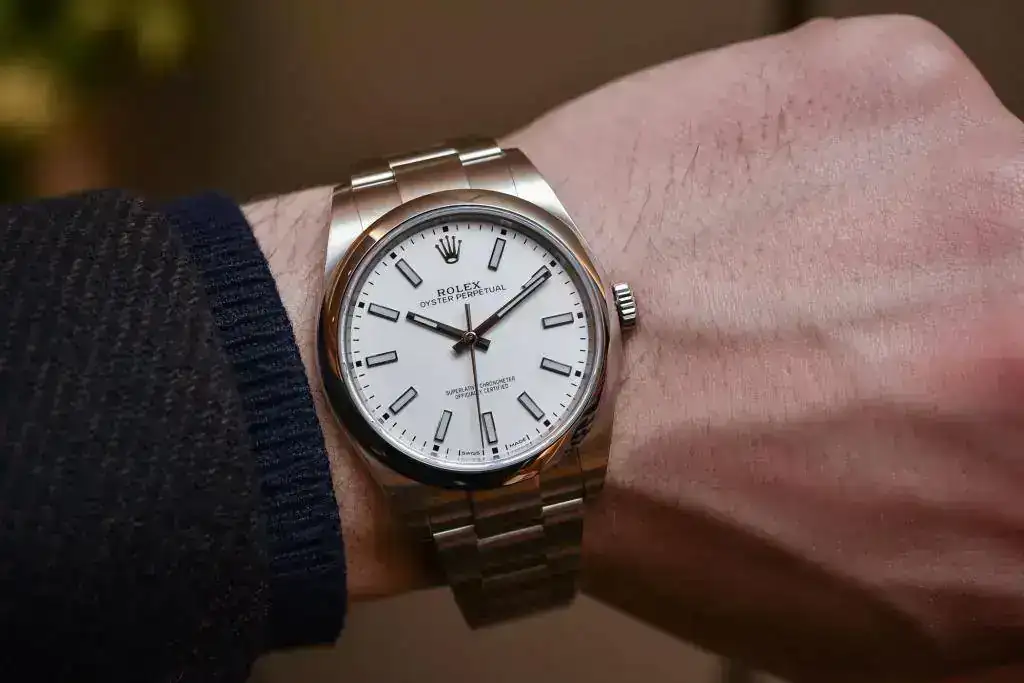 Rolex-Oyster-Perpetual-39-ref-114300-White-Dial-Baselworld-2018-2.webp