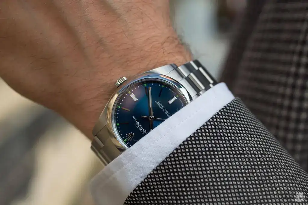 rolex-oyster-perpetual-39-wrist-focus.webp