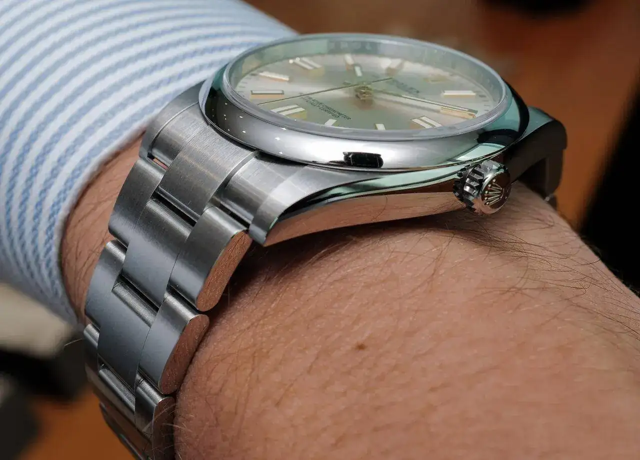 Rolex-Oyster-Perpetual-41-124300-watch-9.webp