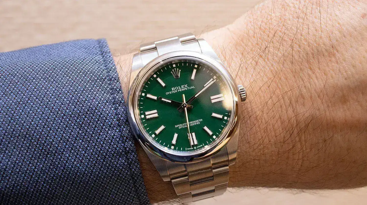 Rolex-Oyster-Perpetual-41-mm-124300-Horas-y-Minutos-1.webp