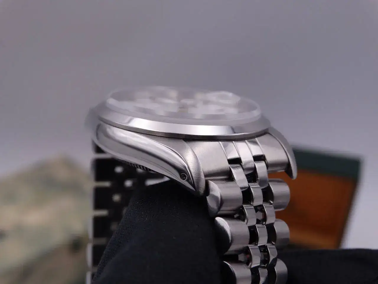Rolex Oyster Perpetual Date 15200 02140.webp