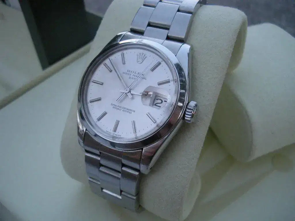 Rolex-Oyster-Perpetual-Date-ref.-15000-12.webp