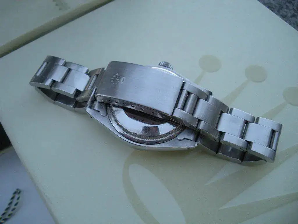Rolex-Oyster-Perpetual-Date-ref.-15000-16.webp