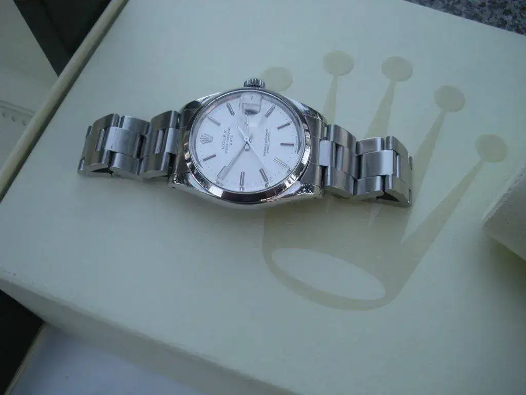 Rolex-Oyster-Perpetual-Date-ref.-15000-19.webp