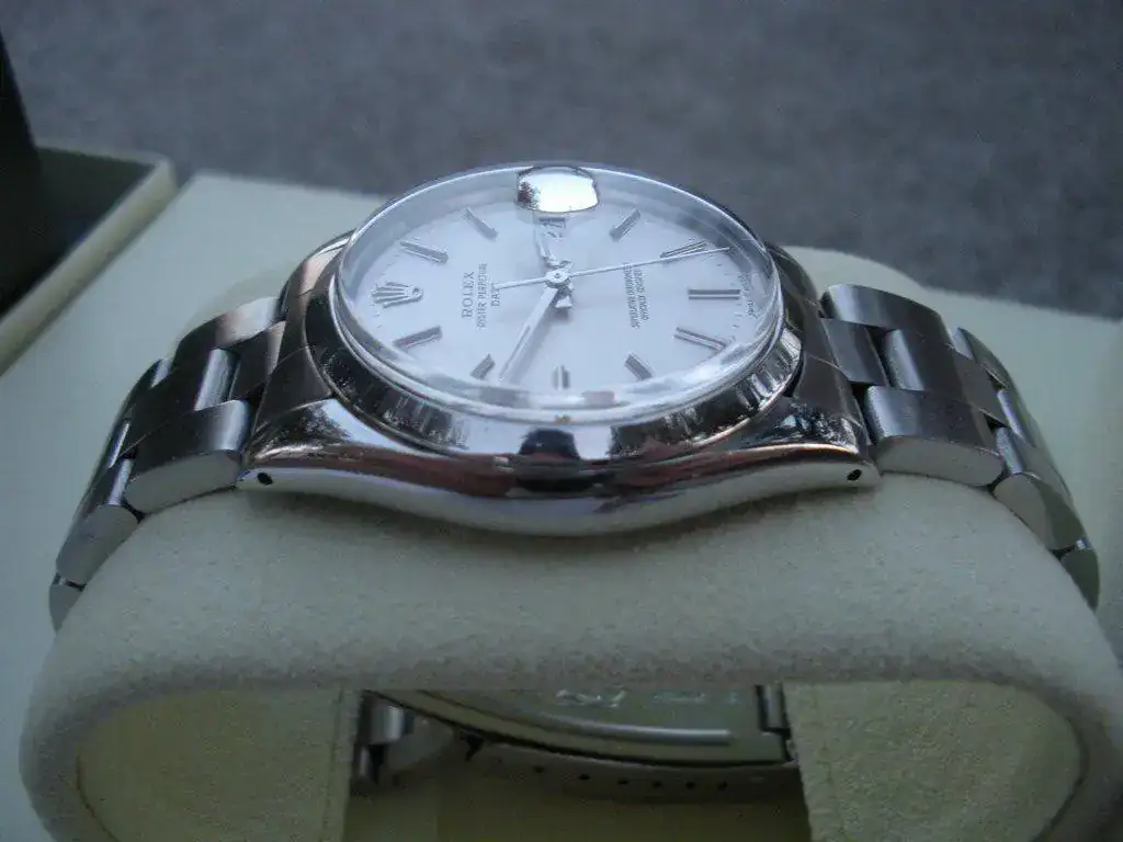 Rolex-Oyster-Perpetual-Date-ref.-15000-22.webp