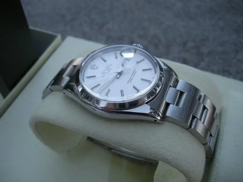 Rolex-Oyster-Perpetual-Date-ref.-15000-24.webp