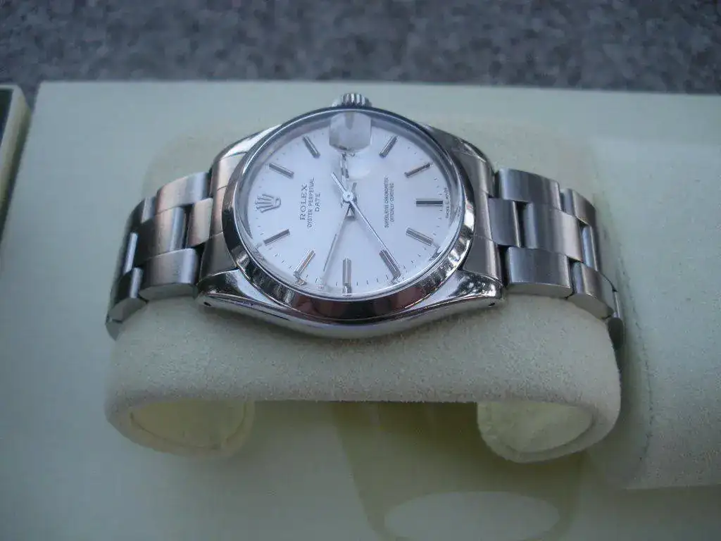 Rolex-Oyster-Perpetual-Date-ref.-15000-25.webp