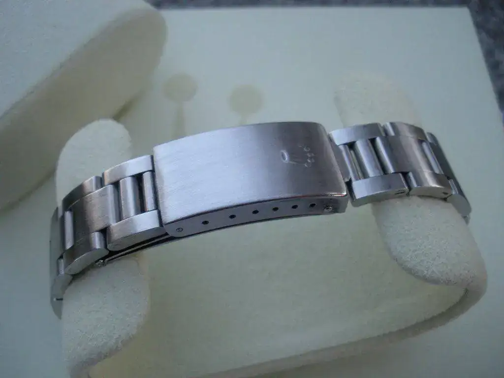 Rolex-Oyster-Perpetual-Date-ref.-15000-27.webp