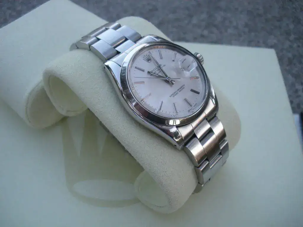 Rolex-Oyster-Perpetual-Date-ref.-15000-29.webp