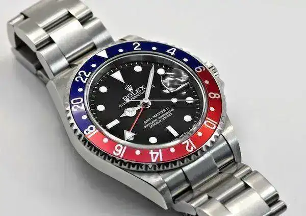 Rolex-Oyster-Perpetual-GMT-Master-2-Pepsi-Bezel-11.webp