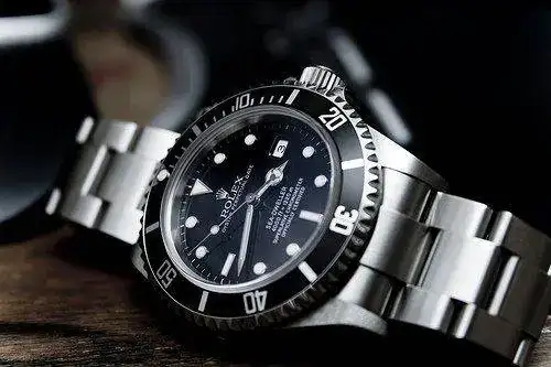 rolex-sea-dweller-16600.webp