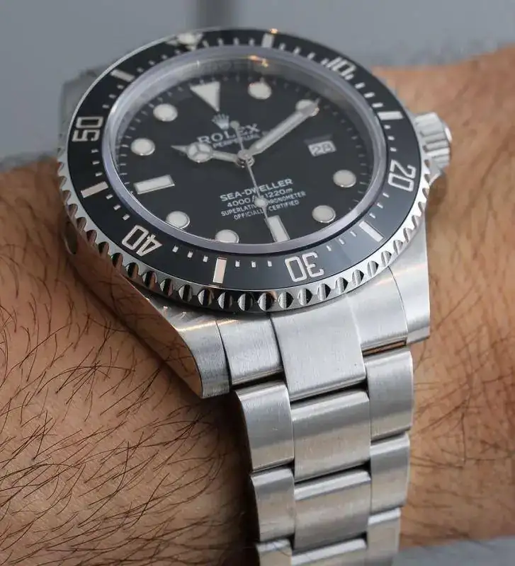 Rolex-Sea-Dweller-4000-116600-watch-3.webp
