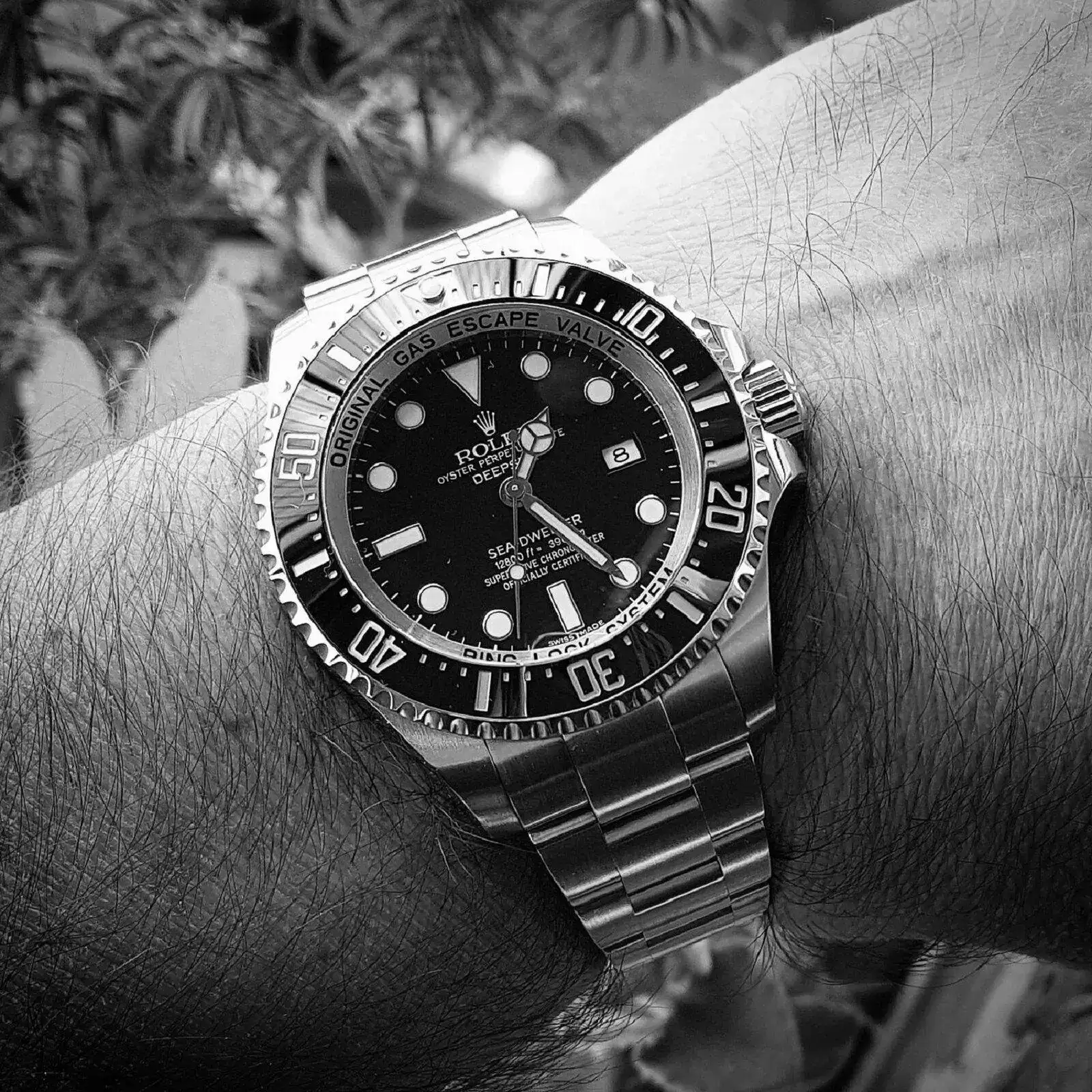 Rolex Sea-Dweller Deepsea 44mm 3900M Cal. 3135 Ref. 116660 (B&W)(1).webp