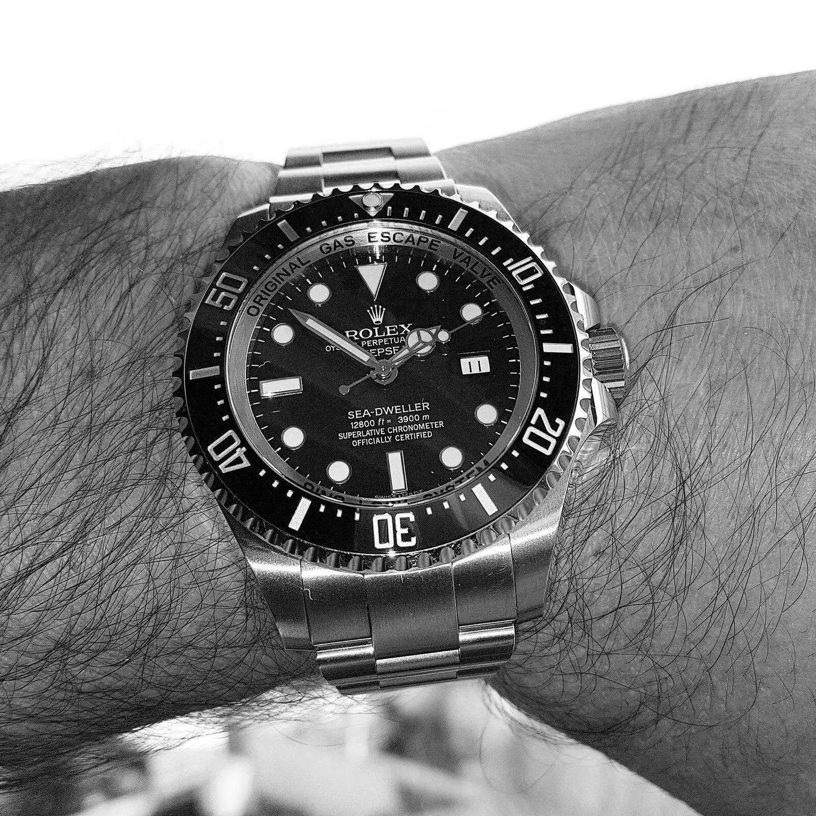 Rolex Sea-Dweller Deepsea 44mm 3900M Cal. 3135 Ref. 116660 (B&W).webp
