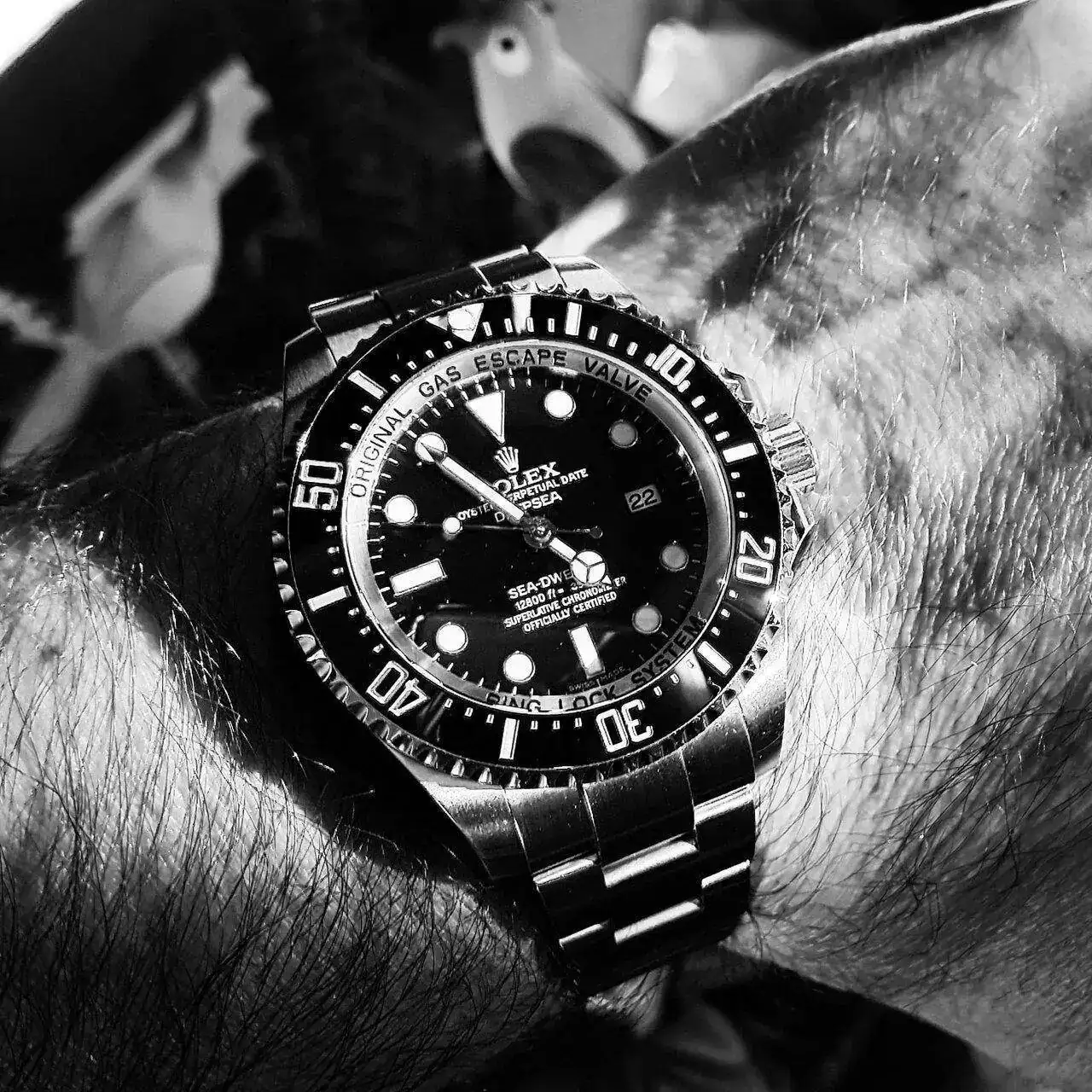 Rolex Sea-Dweller Deepsea 44mm 3900M Cal. 3135 Ref. 116660 (ByN) (2).webp