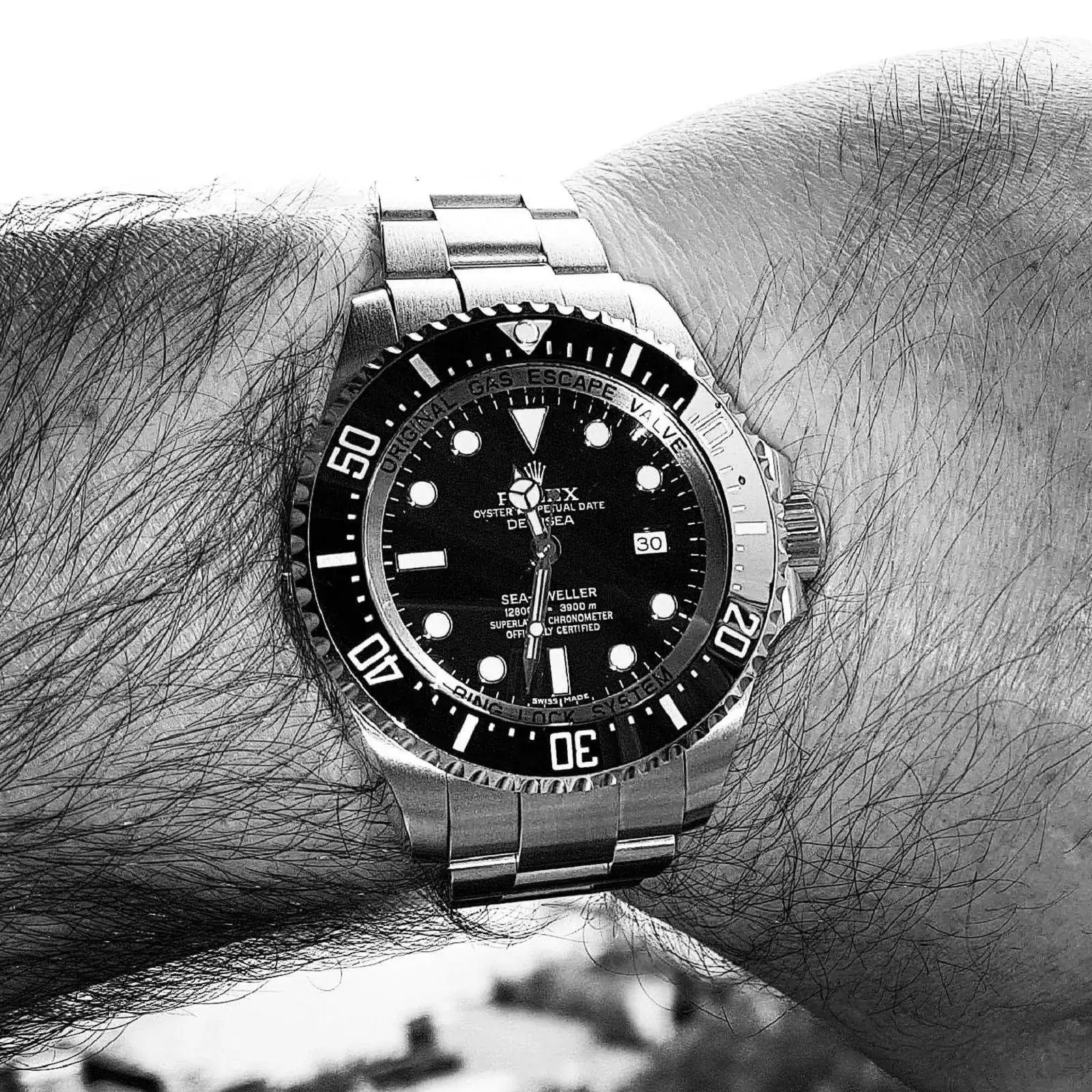 Rolex Sea-Dweller Deepsea 44mm 3900M Cal. 3135 Ref. 116660 (ByN).webp