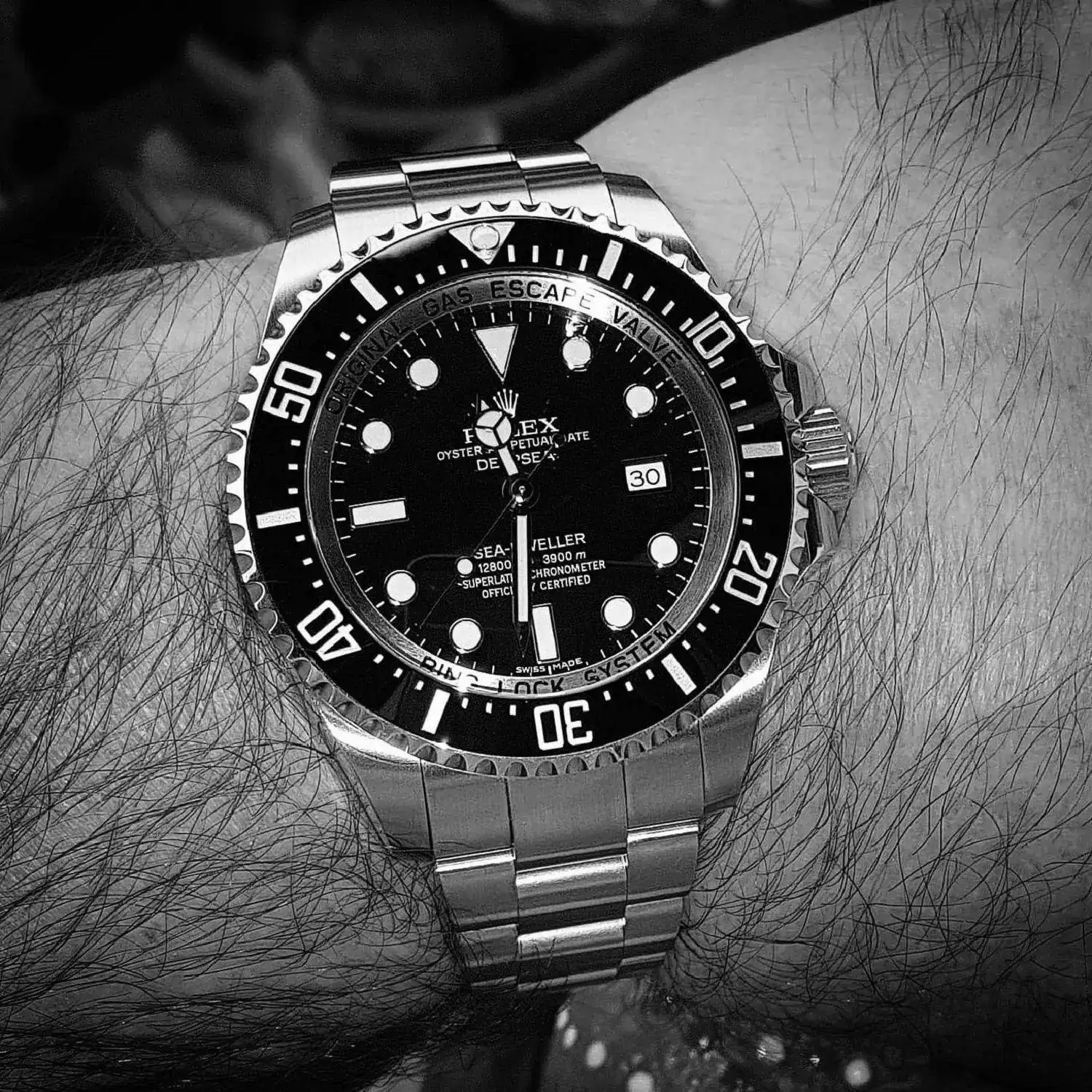 Rolex Sea-Dweller Deepsea 44mm 3900M Cal. 3135 Ref. 116660 (ByN).webp