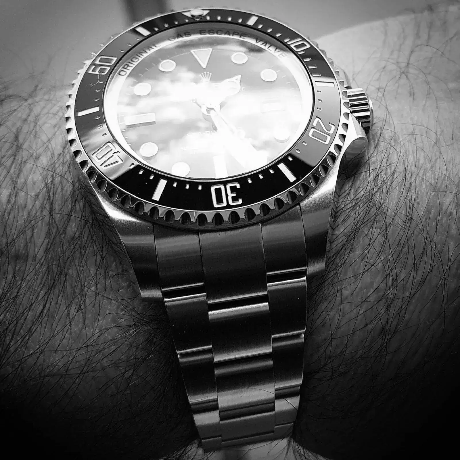 Rolex Sea-Dweller Deepsea 44mm 3900M Cal. 3135 Ref. 116660 (ByN).webp