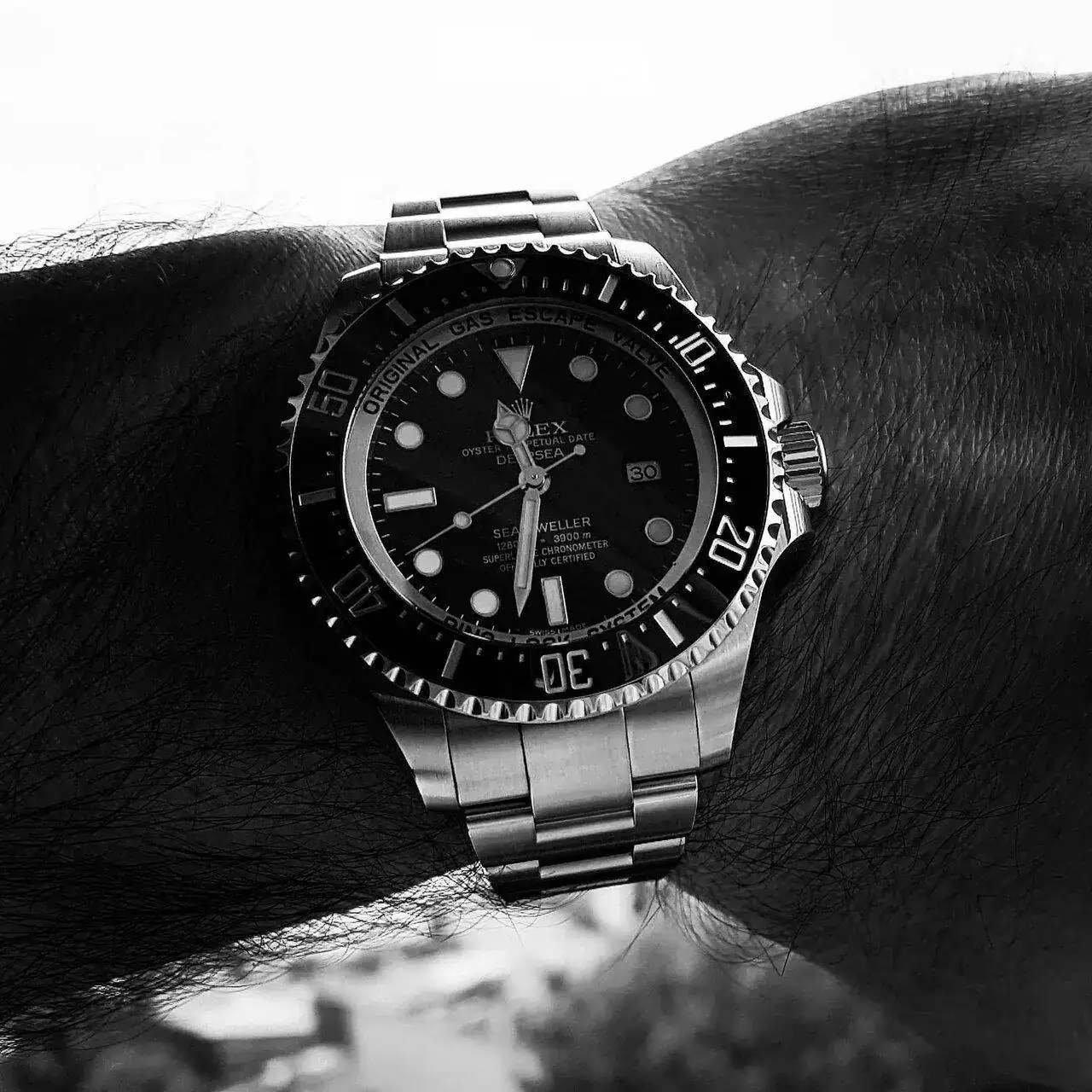 Rolex Sea-Dweller Deepsea 44mm 3900M Cal. 3135 Ref. 116660 (ByN).webp