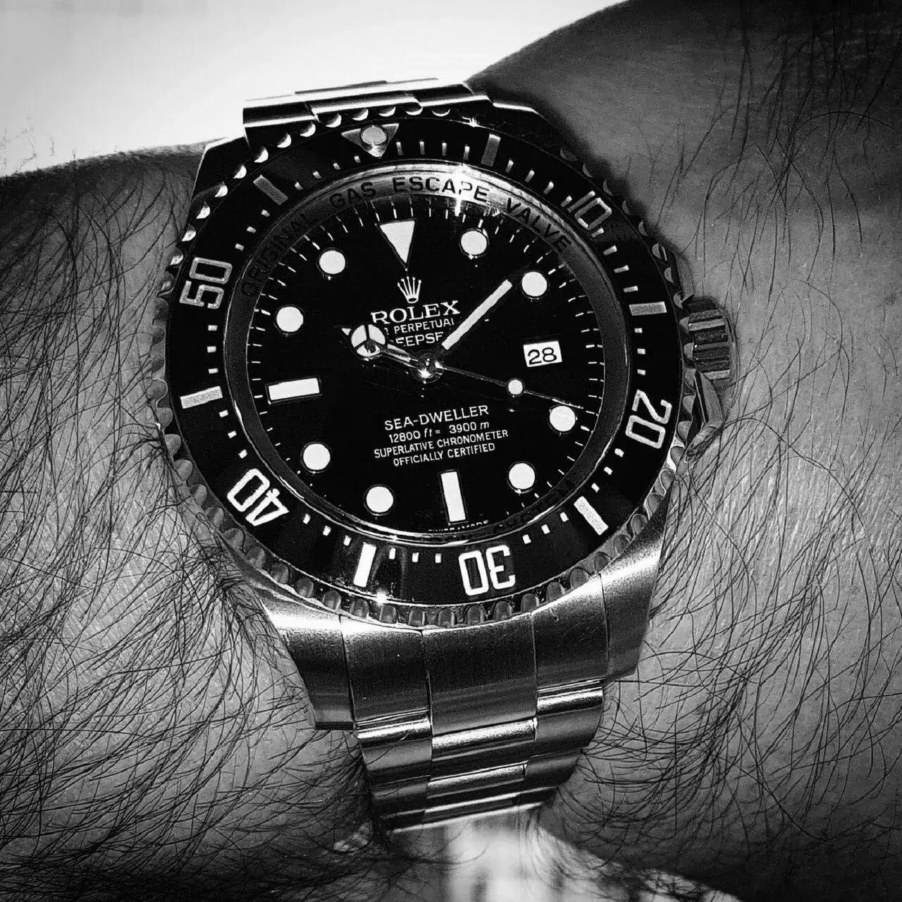 Rolex Sea-Dweller Deepsea 44mm 3900M Cal. 3135 Ref. 116660 (ByN).webp