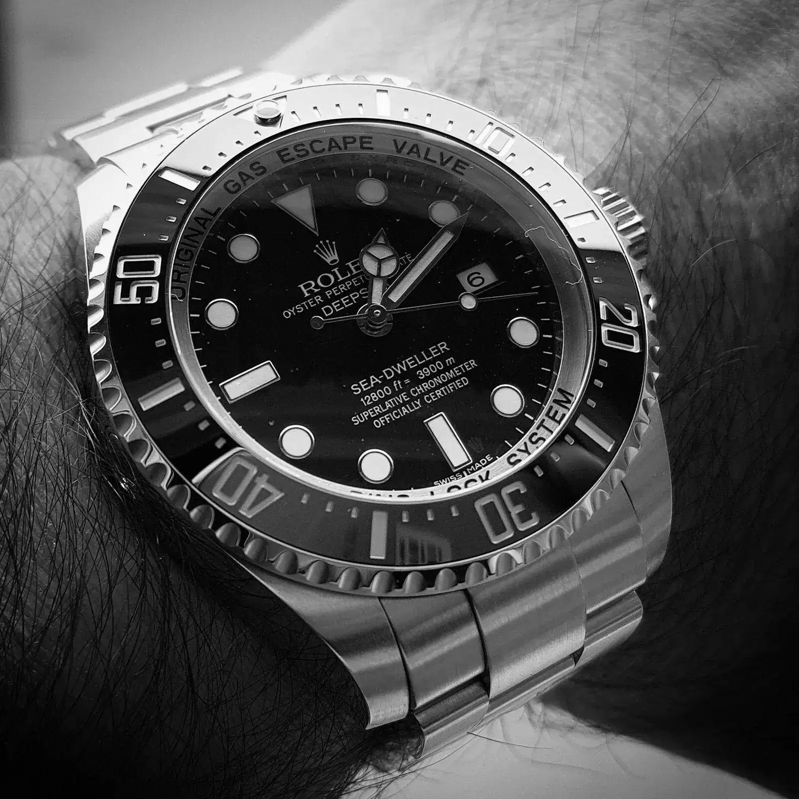 Rolex Sea-Dweller Deepsea 44mm Ref. 116660 (B&W)(1).webp