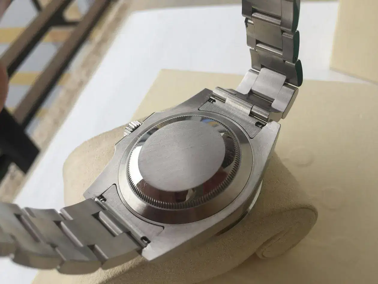 rolex-submariner-114060-1250px-100.webp