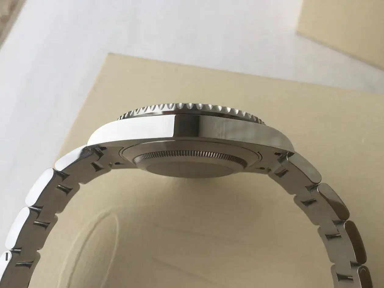 rolex-submariner-114060-1250px-105.webp