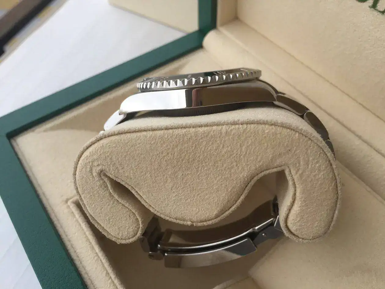 rolex-submariner-114060-1250px-109.webp