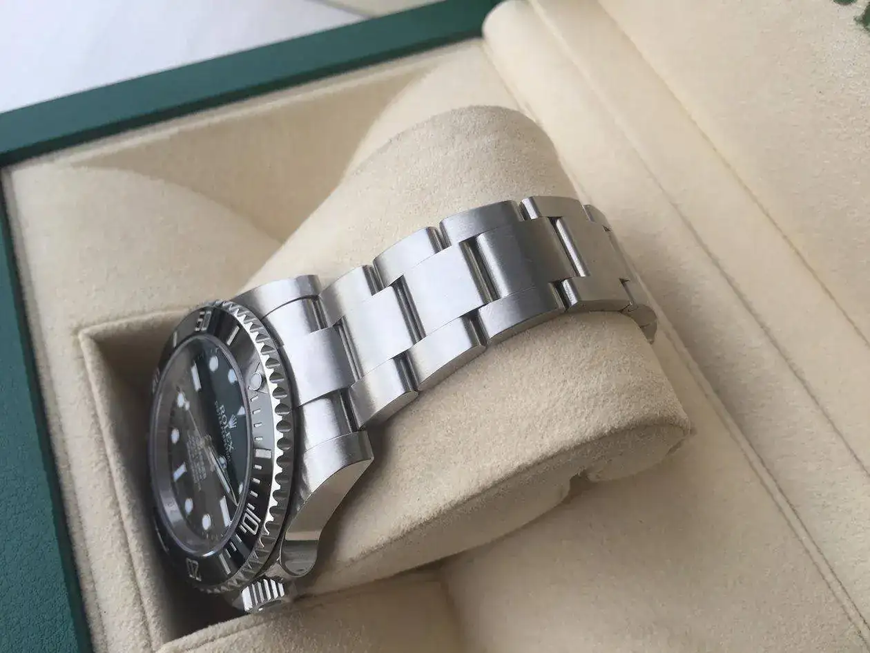 rolex-submariner-114060-1250px-124.webp