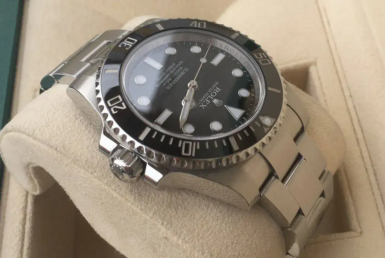 rolex-submariner-114060-1250px-16.webp