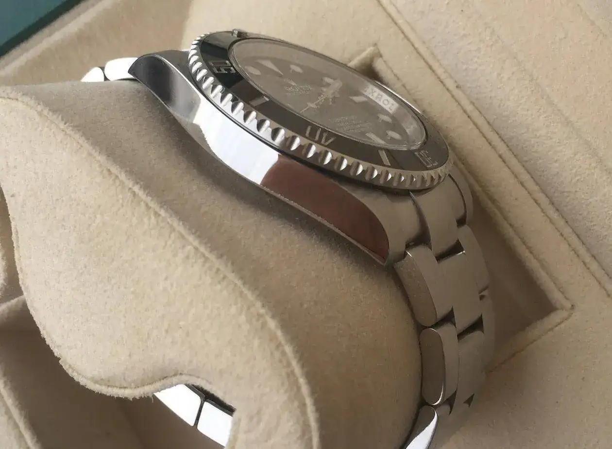 rolex-submariner-114060-1250px-17.webp