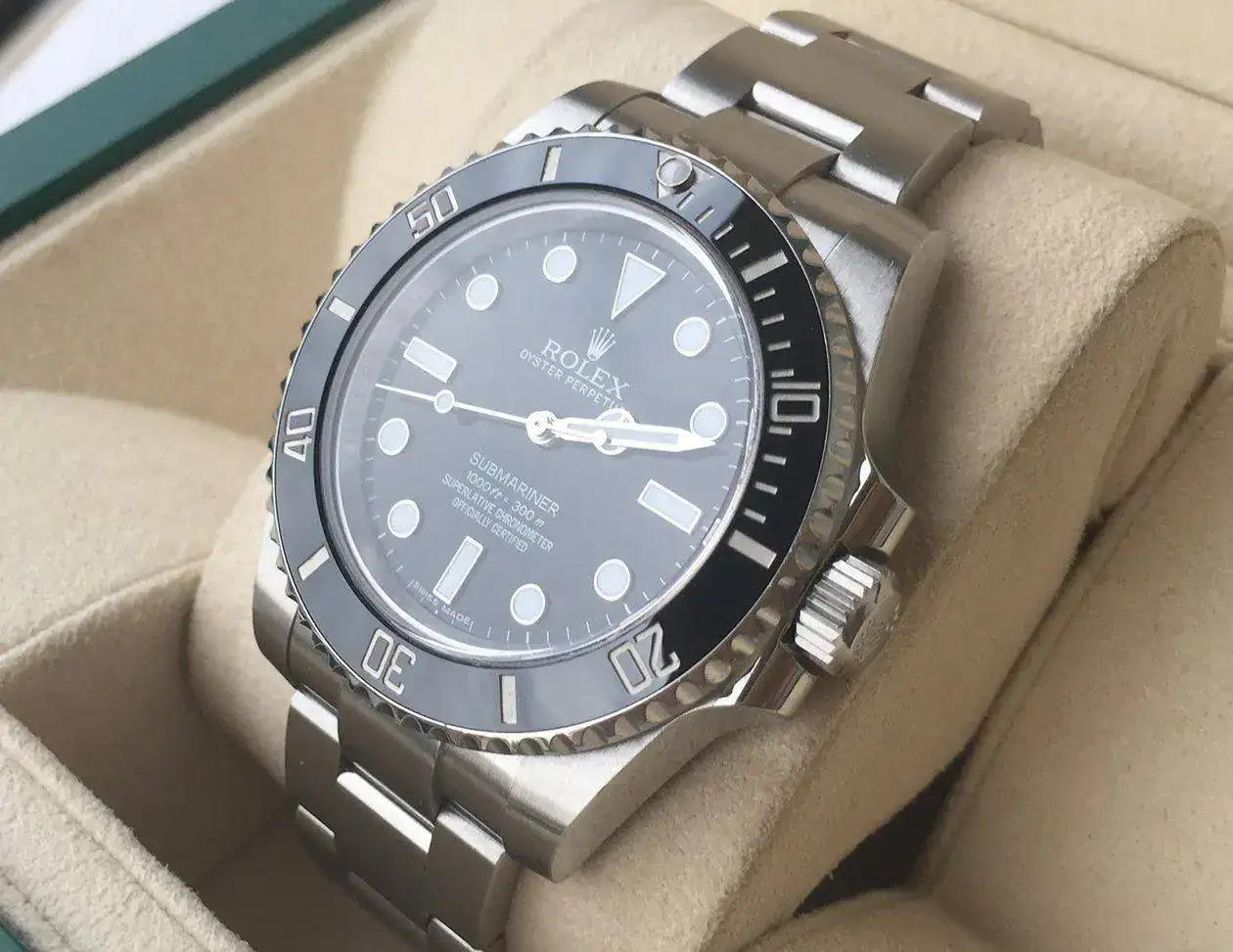 rolex-submariner-114060-1250px-20.webp