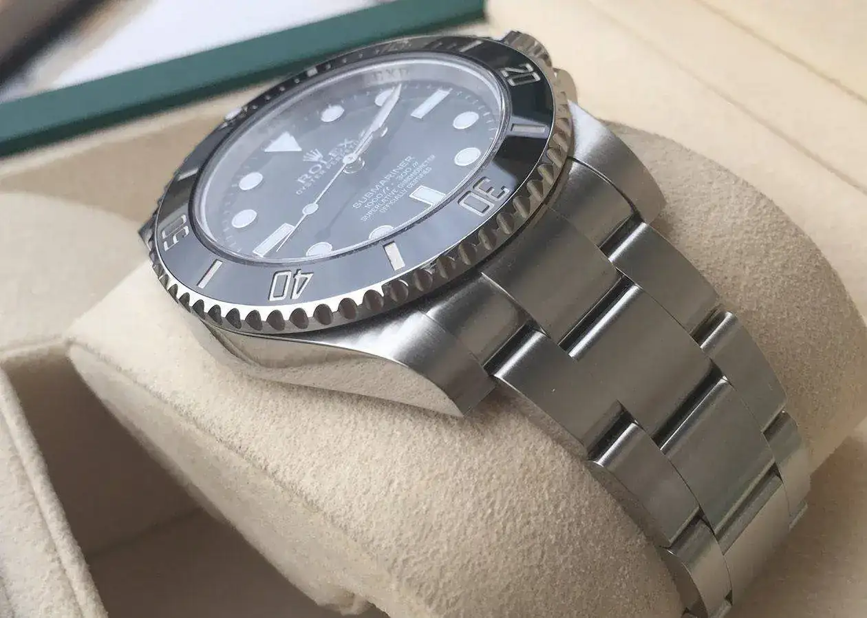 rolex-submariner-114060-1250px-21.webp