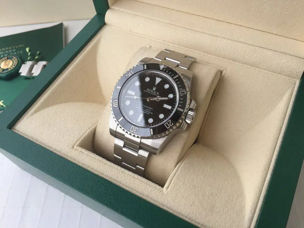 rolex-submariner-114060-1250px-33.webp