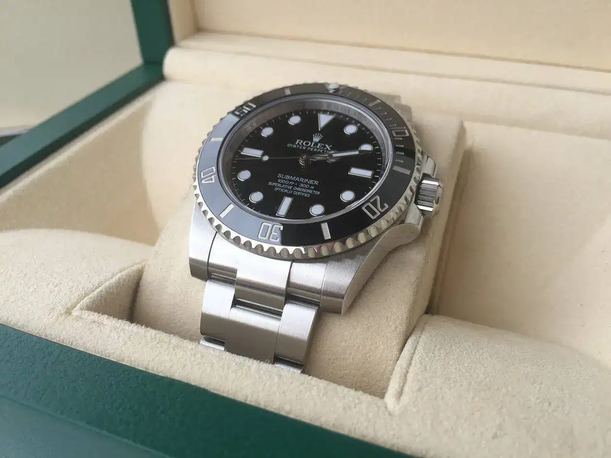 rolex-submariner-114060-1250px-39.webp
