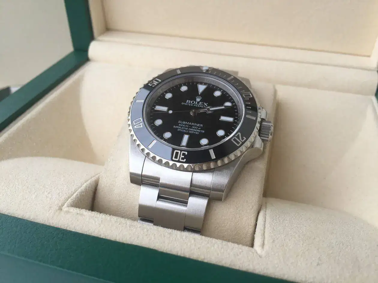 rolex-submariner-114060-1250px-40.webp