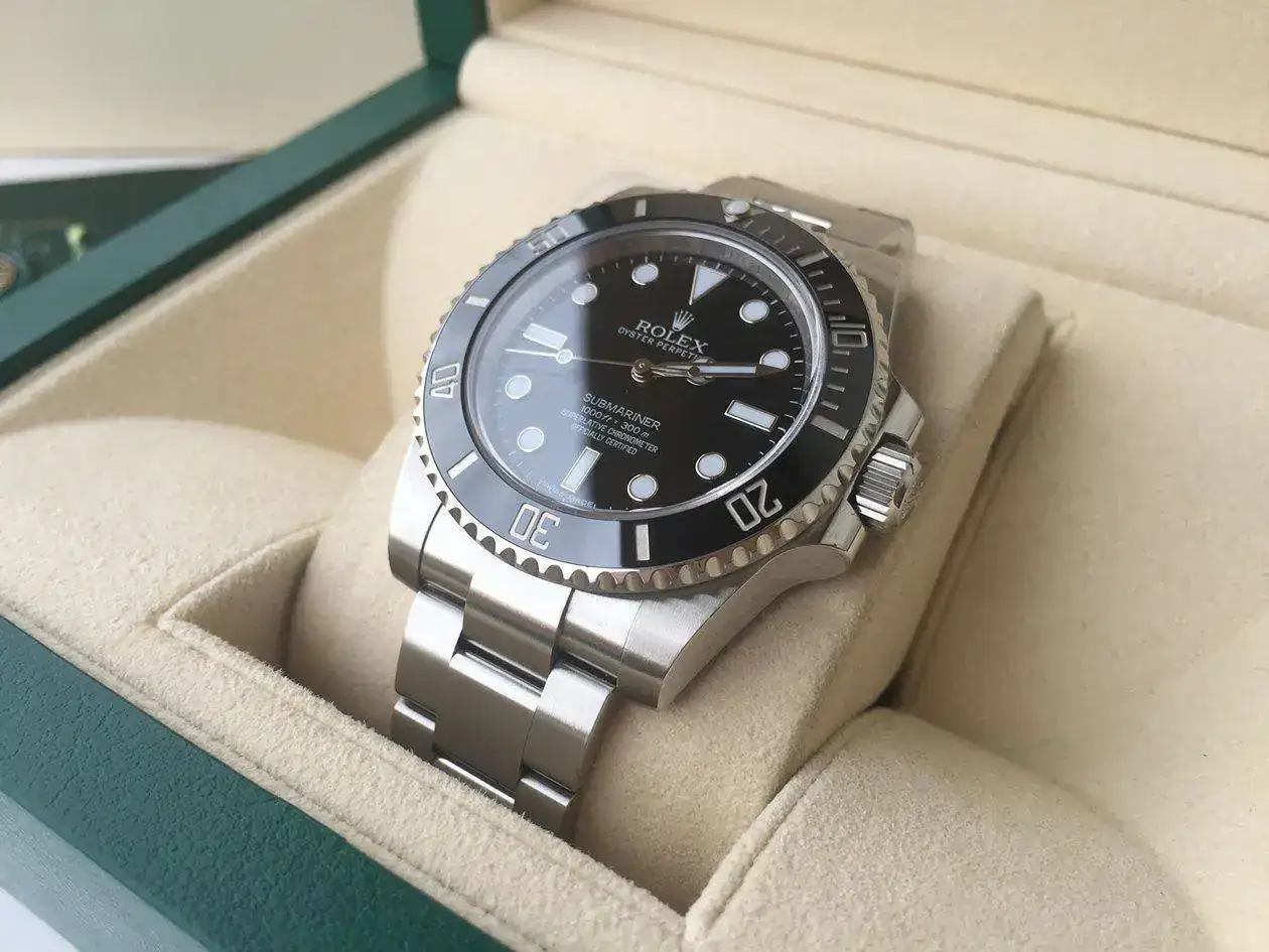 rolex-submariner-114060-1250px-41.webp
