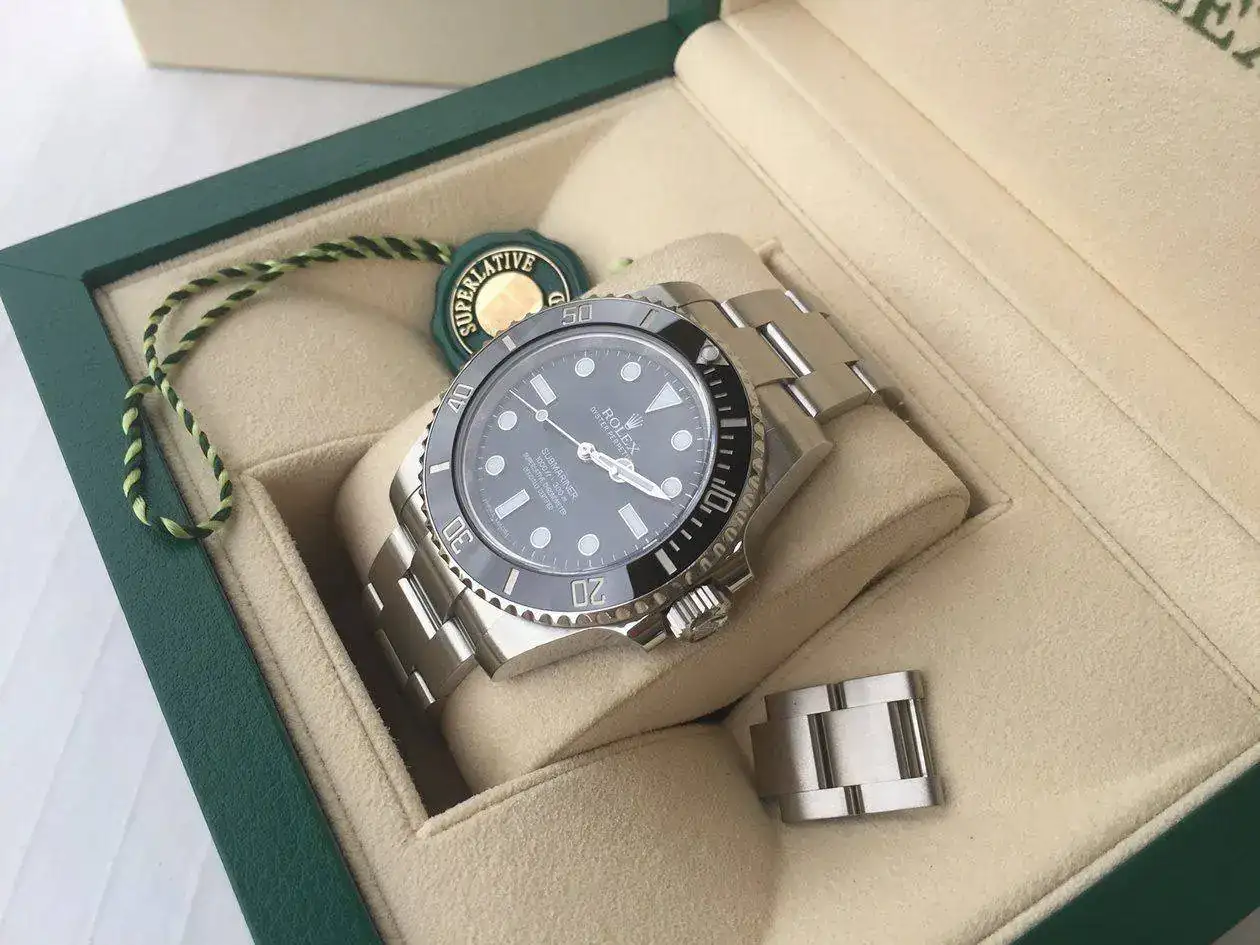 rolex-submariner-114060-1250px-55.webp