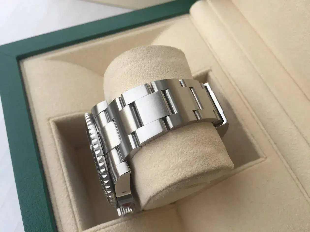 rolex-submariner-114060-1250px-62.webp
