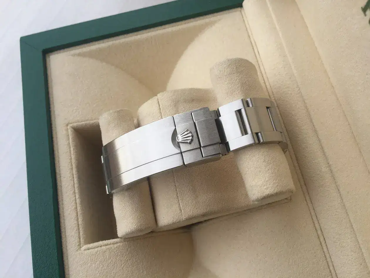 rolex-submariner-114060-1250px-67.webp
