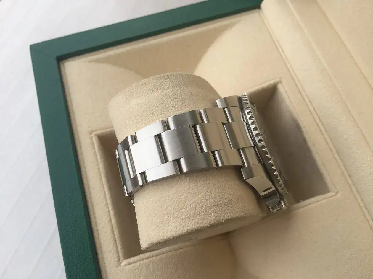rolex-submariner-114060-1250px-68.webp