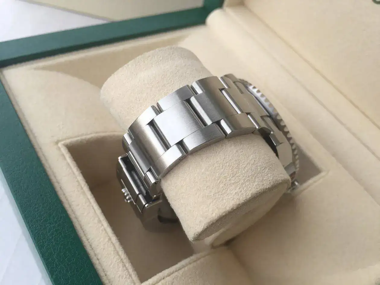 rolex-submariner-114060-1250px-69.webp