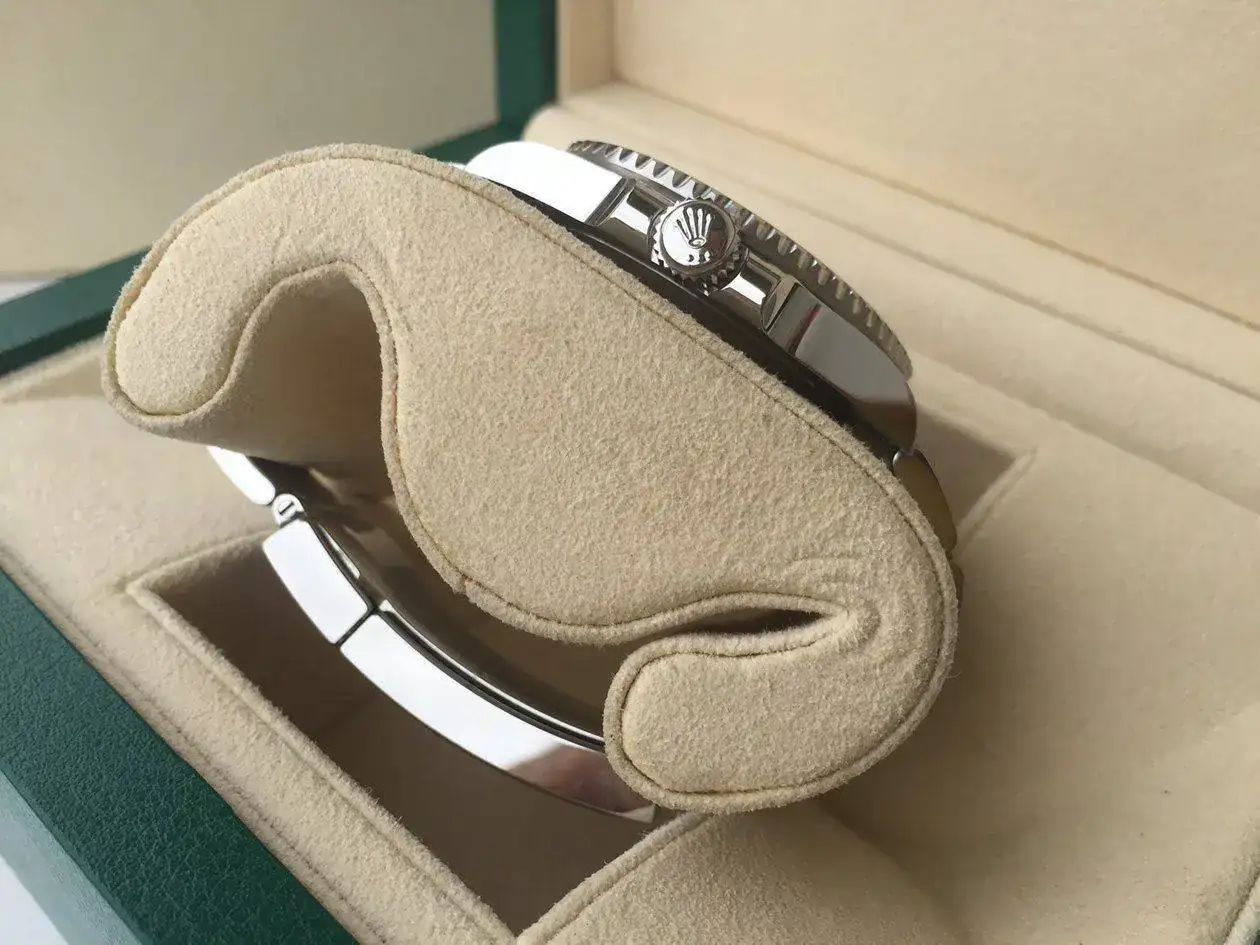 rolex-submariner-114060-1250px-71.webp