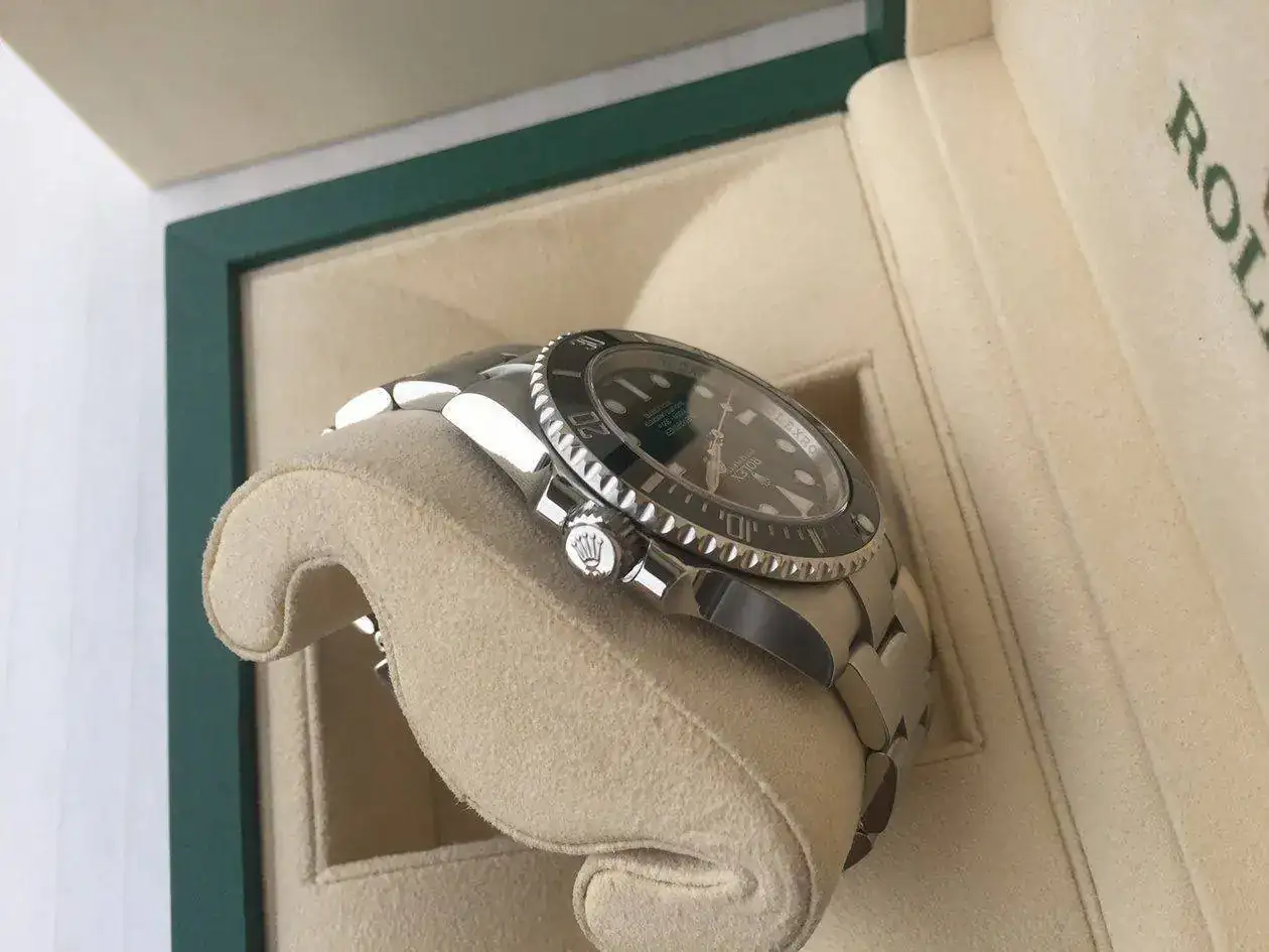 rolex-submariner-114060-1250px-72.webp