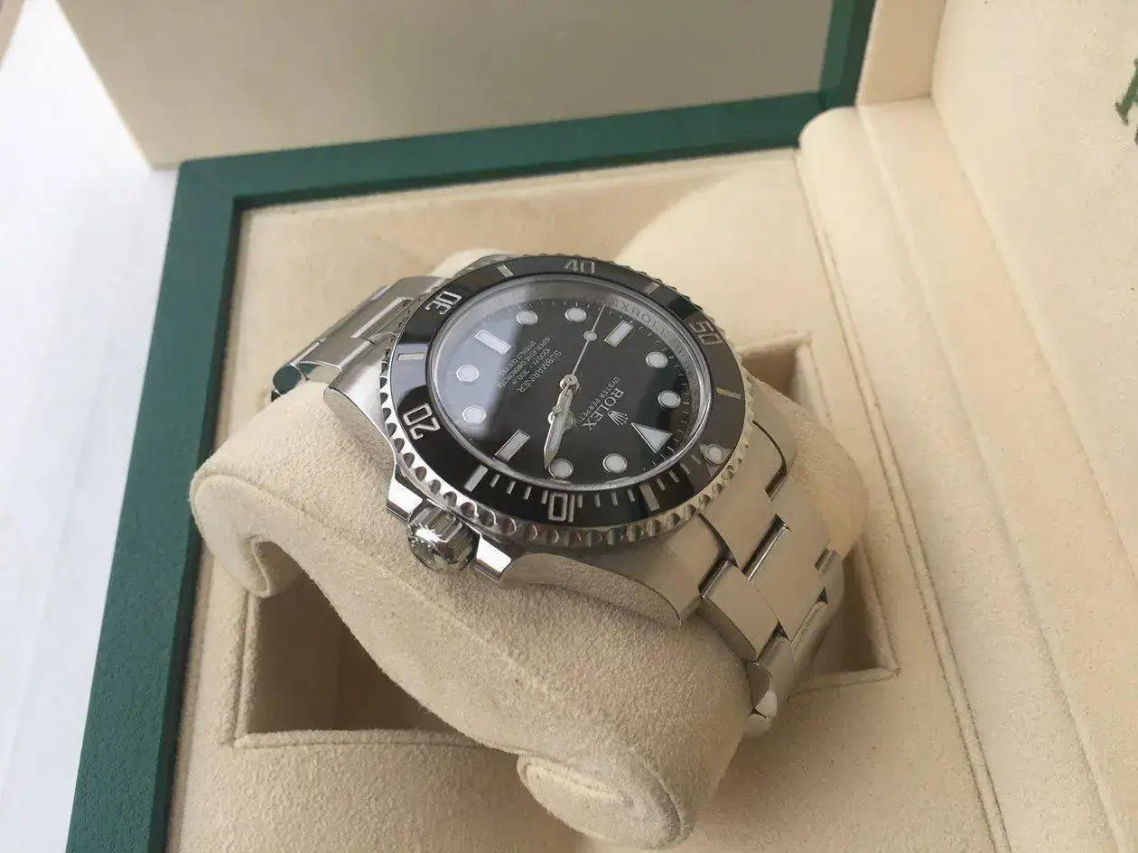 rolex-submariner-114060-1250px-73.webp